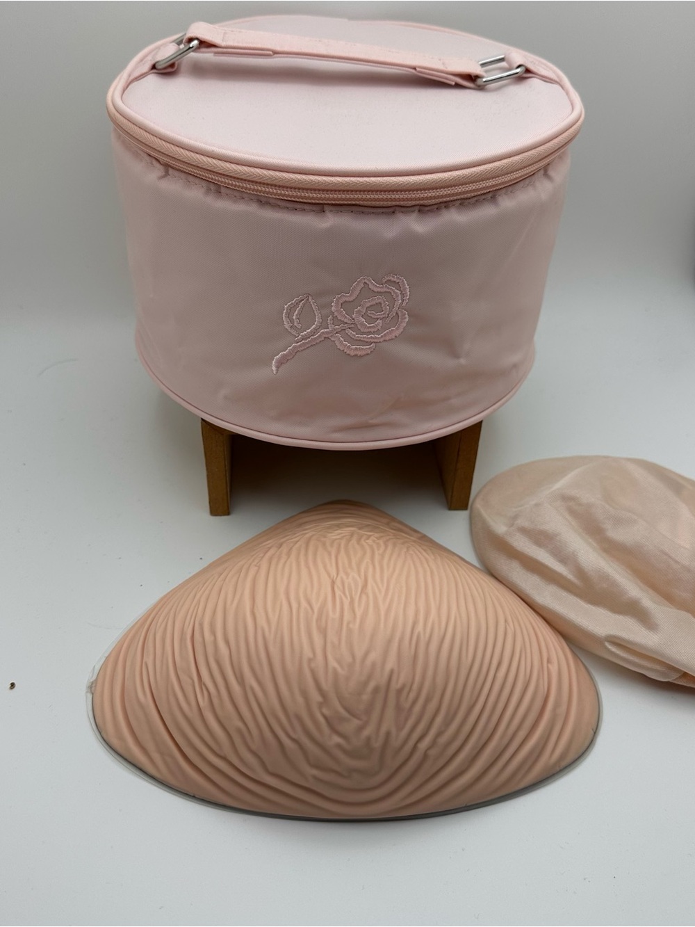 ABC 10270 Flowable Back Mastectomy Prosthesis Size 10 with Matching Travel Case